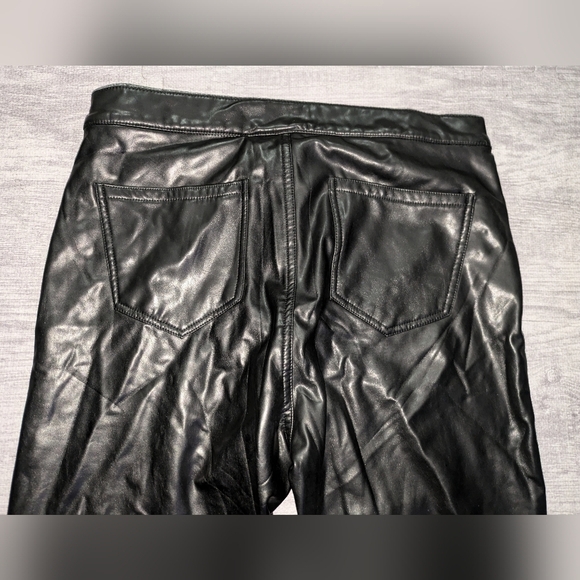 Ashley Mason Juniors Black Faux Leather skinny pants. EUC Size 11 - Picture 3 of 6